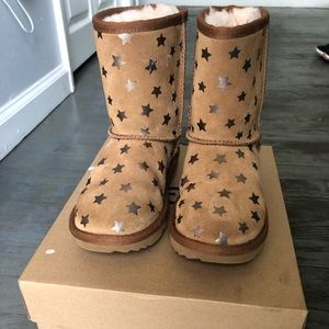 CLASSIC SHORT UGG BOOT w Stars SIZE 1